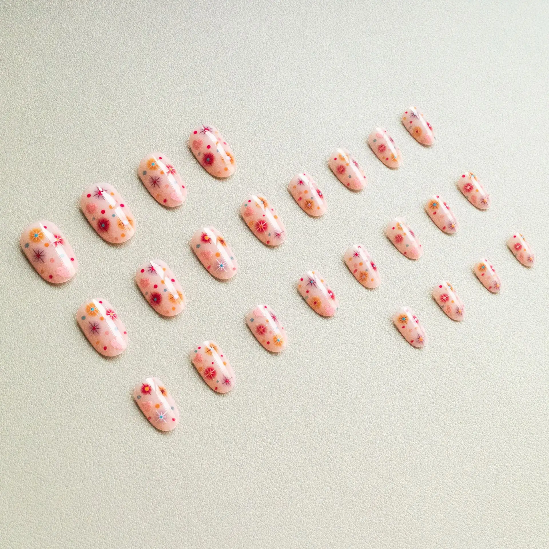 24PCS short almond Press On Nail Art Inspiration Low Saturation Base Color Childish Star Love design Sweet Cute False Nails 일본네일