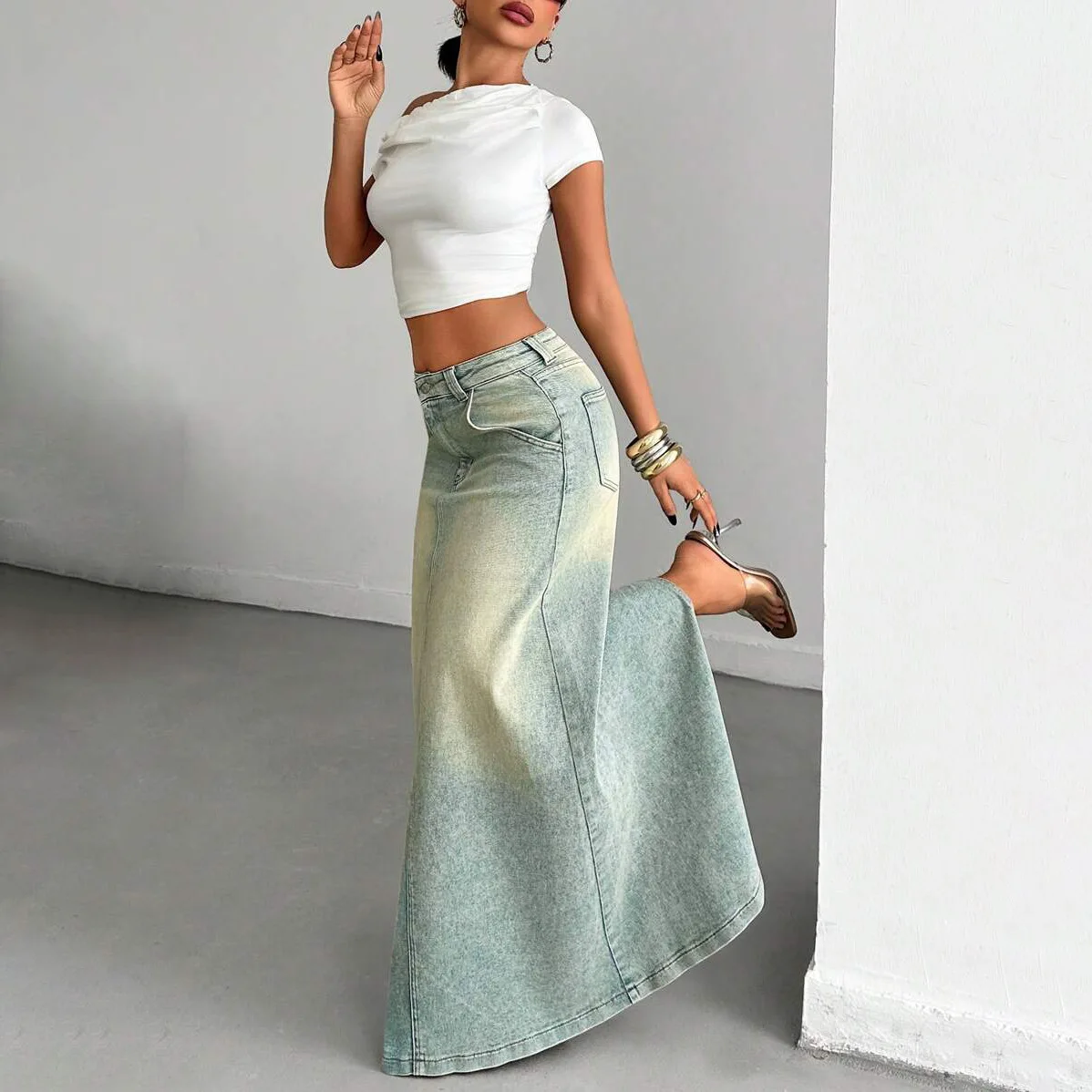 

Denim Old Floor-length Slit Skirt for Women, Low Waist, Slimming, Fashionable and Trendy, Versatile for Everyday Use