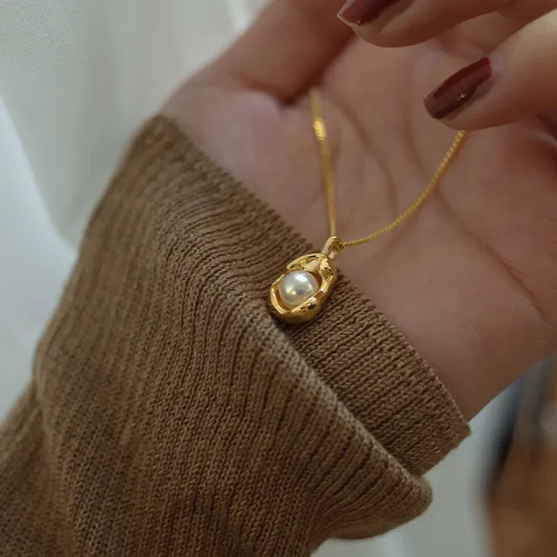 Catena di clavicola con conchiglia intarsiata di perle di moda di alta qualità per collana con ciondolo di perle di arachidi in oro 18 carati femminile con design di nicchia