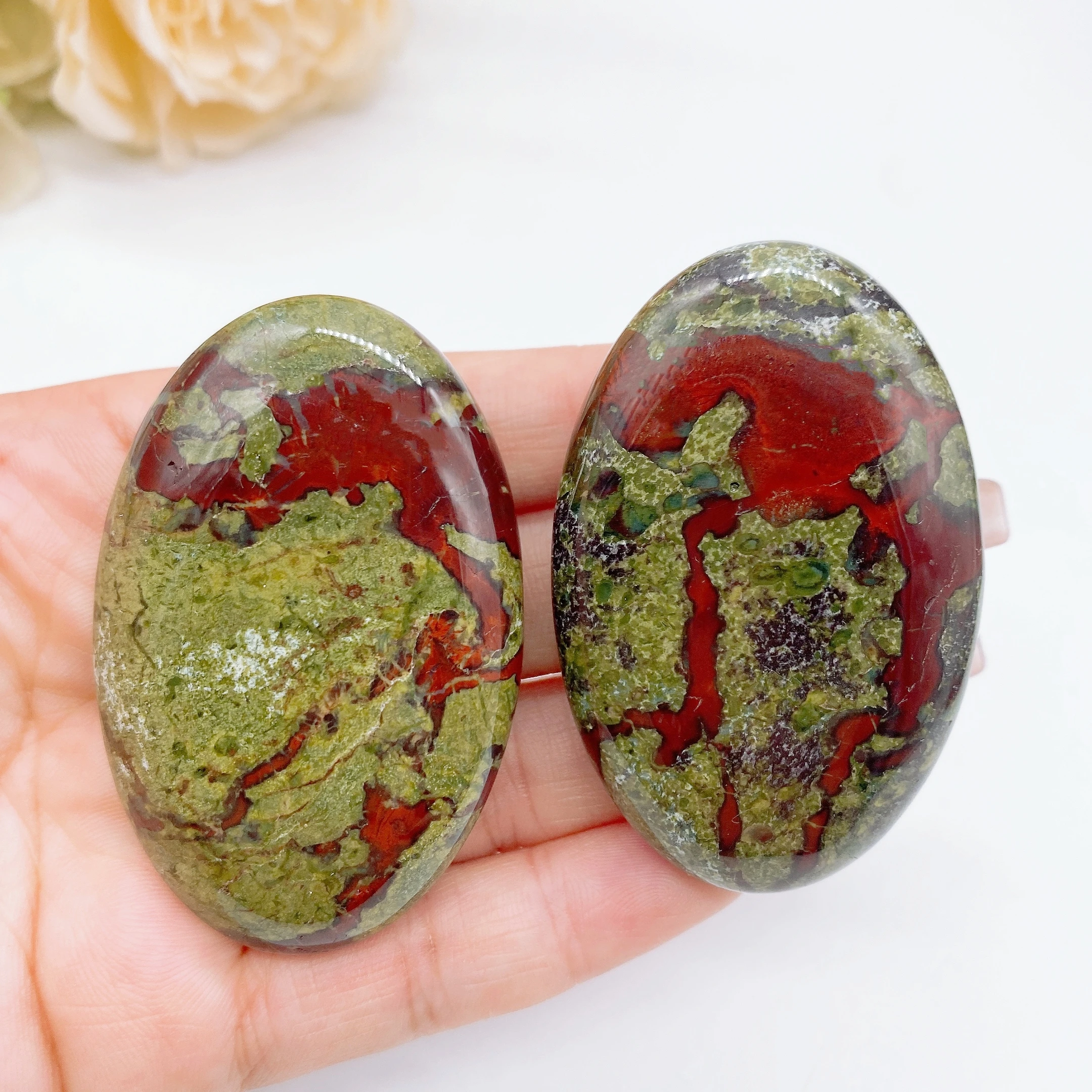 55*35MM Natural Crystal Pocket Palm Stone Energy Gemstone Reiki Dragon Blood Stone Crystal Healing Gift Mineral message tool