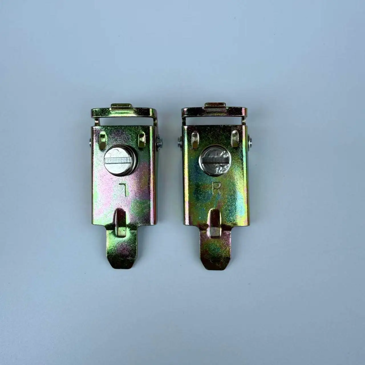 

2pcs Knitted Brother Knitting Machine Accessories Kr260 Main And Auxiliary Machines With Connecting Pins B46 B47