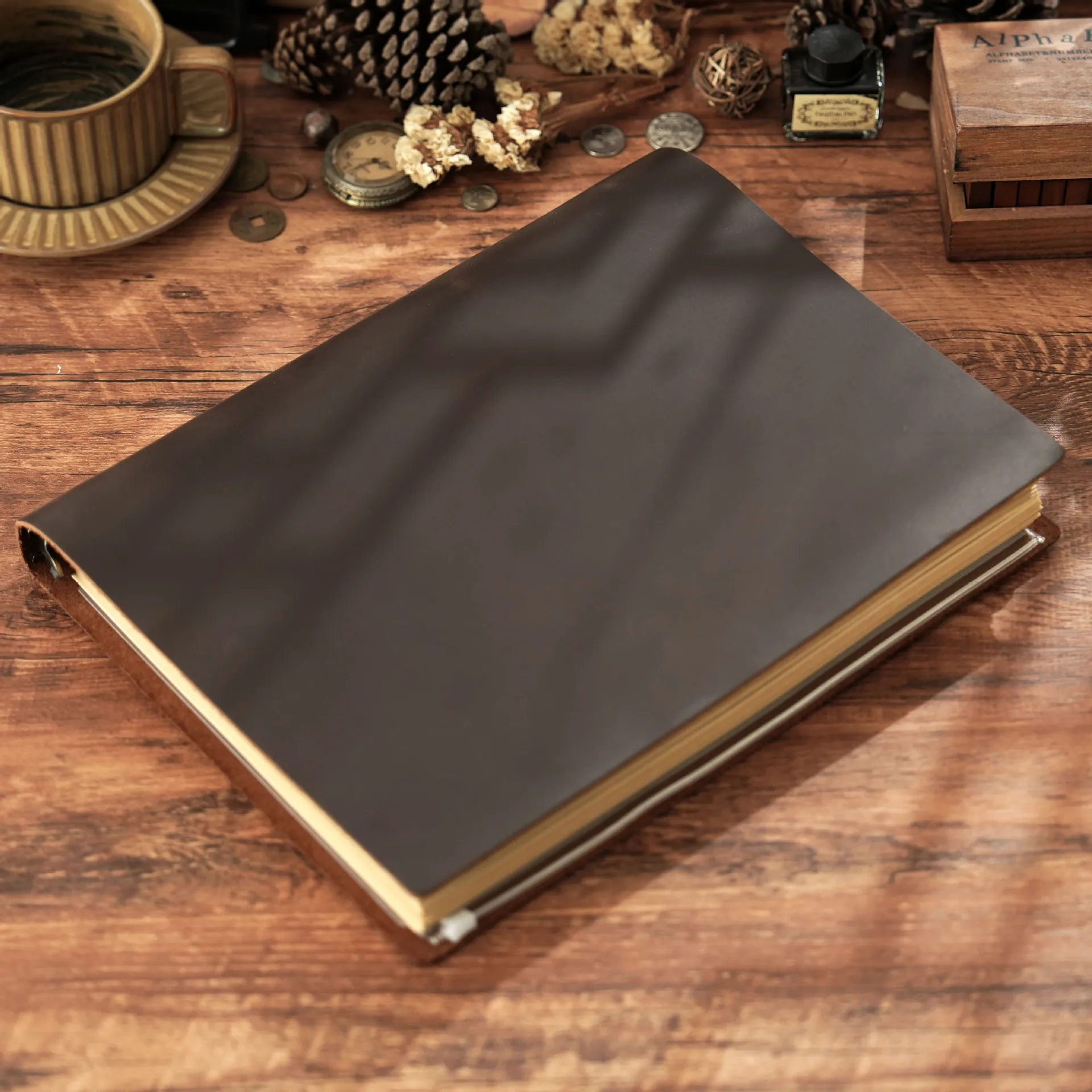 AIGUONIU Ringplaner aus echtem Leder im A4-Format mit 4-Loch-Binder, Retro-Notizbuch, vertikale Version, neutraler Notizblock, Skizzenbuch – Detail 9