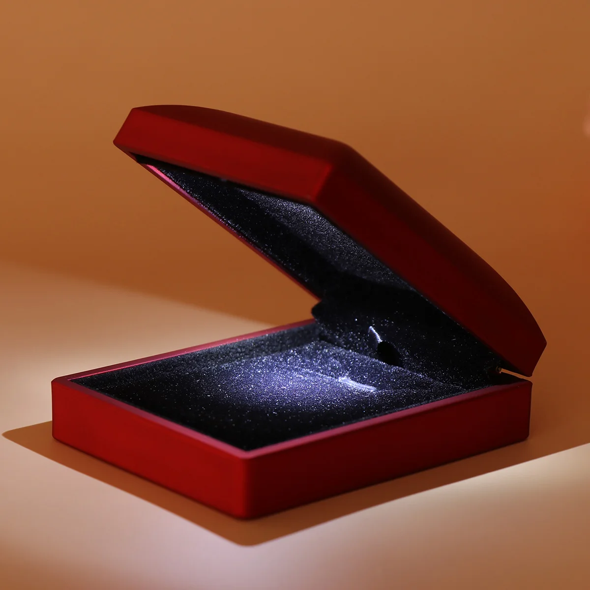 

Led Lighted Jewelry Gift Rubber Material Dustproof Exquisite Led Necklace Box Gift Container Jewelry Storage Box Red 7X9X3.2Cm
