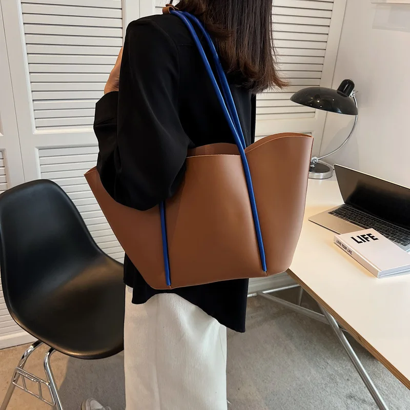 

2022 New Trendy Petal Tote Bag Large Capacity Female Texture Pu Leather Shoulder Underarm Bags Elegant Fashion Handbags