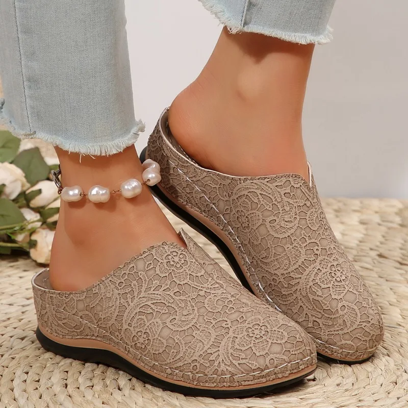 

New Thick-soled Flip-top Slippers for Women in The Autumn of 2025, Large-sized Embroidered Wedge Heel Half Slippers for Women