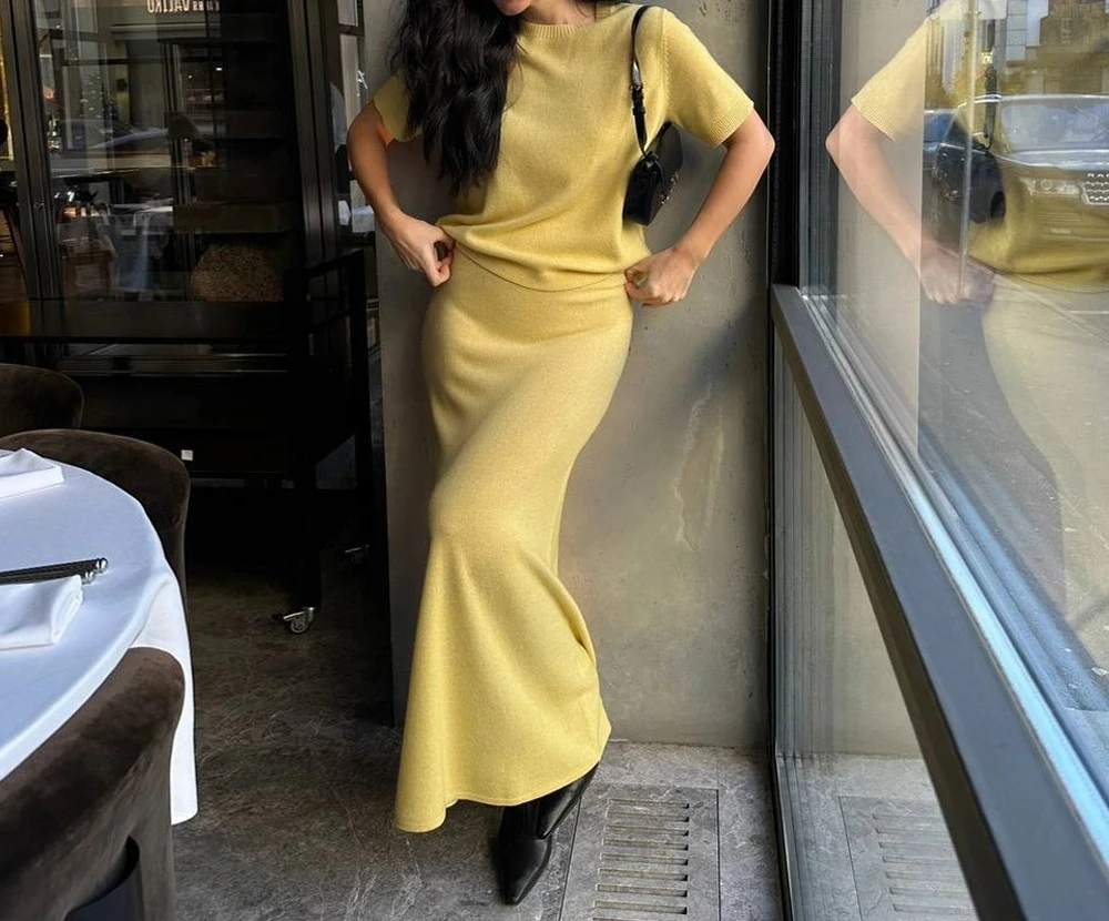 Head Over Short Sleeved Half Body Long Skirt Set 2025 Summer New Knitted Set Solid Color Minimalist Set