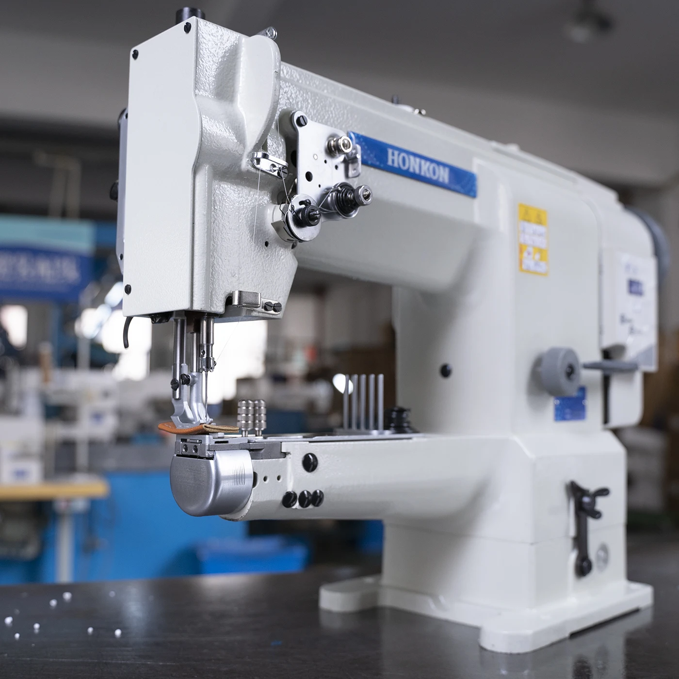 

Horizontal Cylinder Type Single Needle Multiple Feeding Industrial Lockstitch Sewing Machine HK-2628D