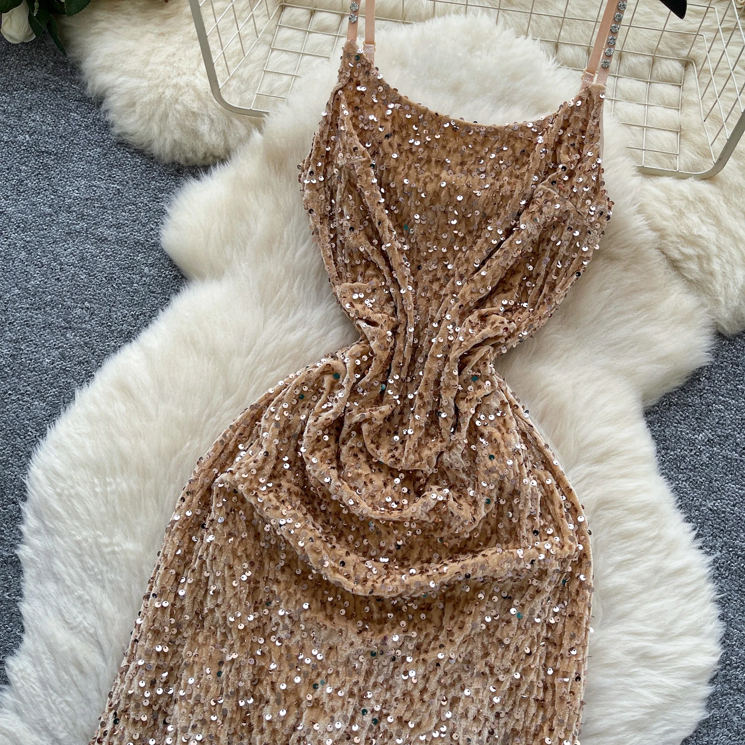 Schickes, rückenfreies, figurbetontes Bleistiftkleid aus Velours mit Pailletten im Vintage-Stil. Elegante, feenhafte koreanische Mode für Damen