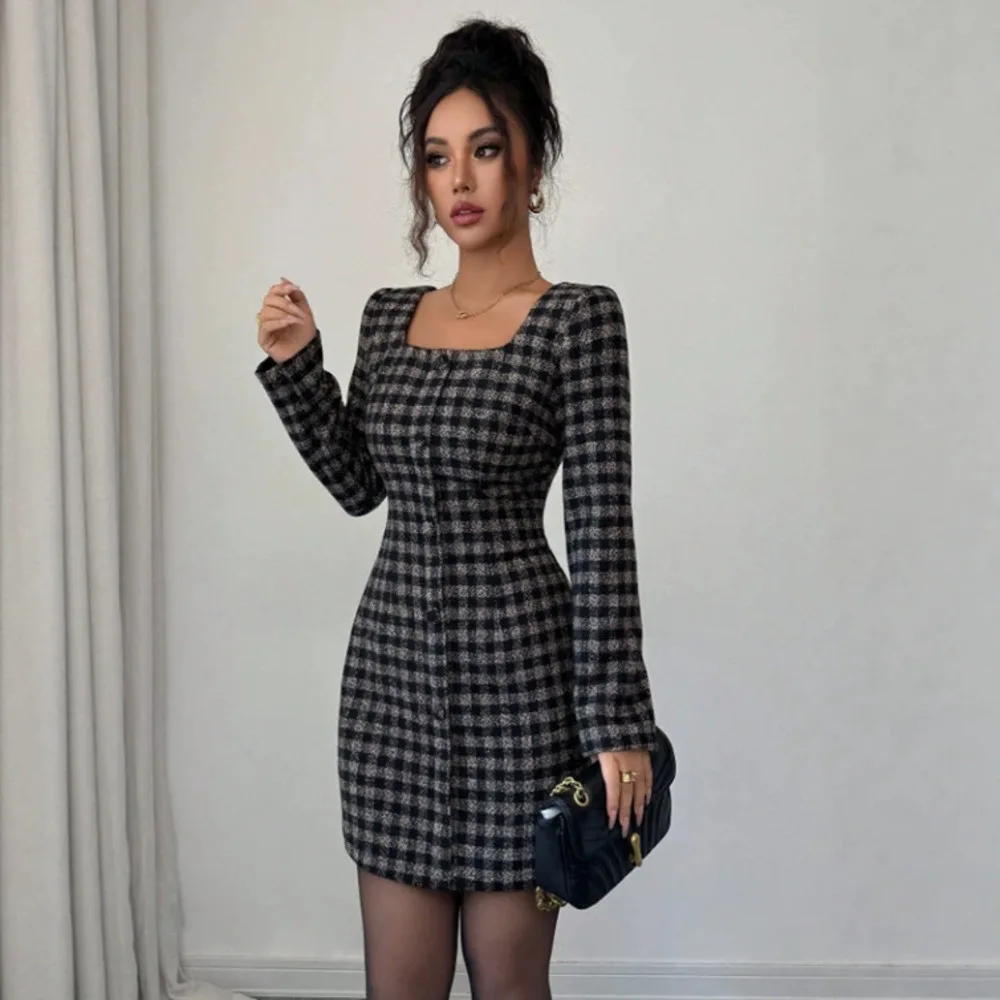Black And Gray Plaid Square-neck Dress, Waist-cinching, Slimming, Short Style, Long Sleeves, Wool Texture, Elegant And Beach