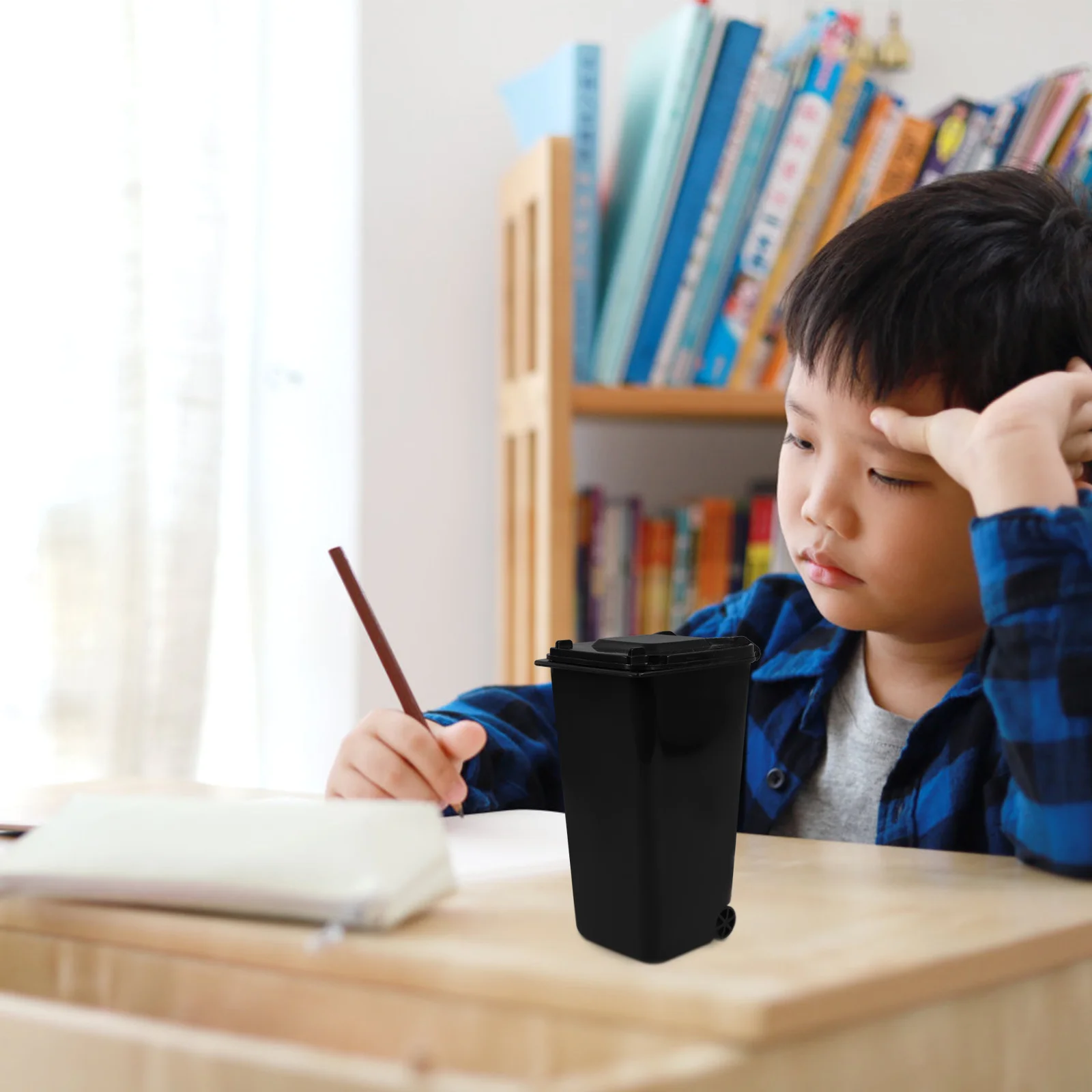 

Compact Mini Trash Can with Lid Desk Organizer Pen Holder Creative Design for Tidy Tabletop in Any Material Desk Organizer