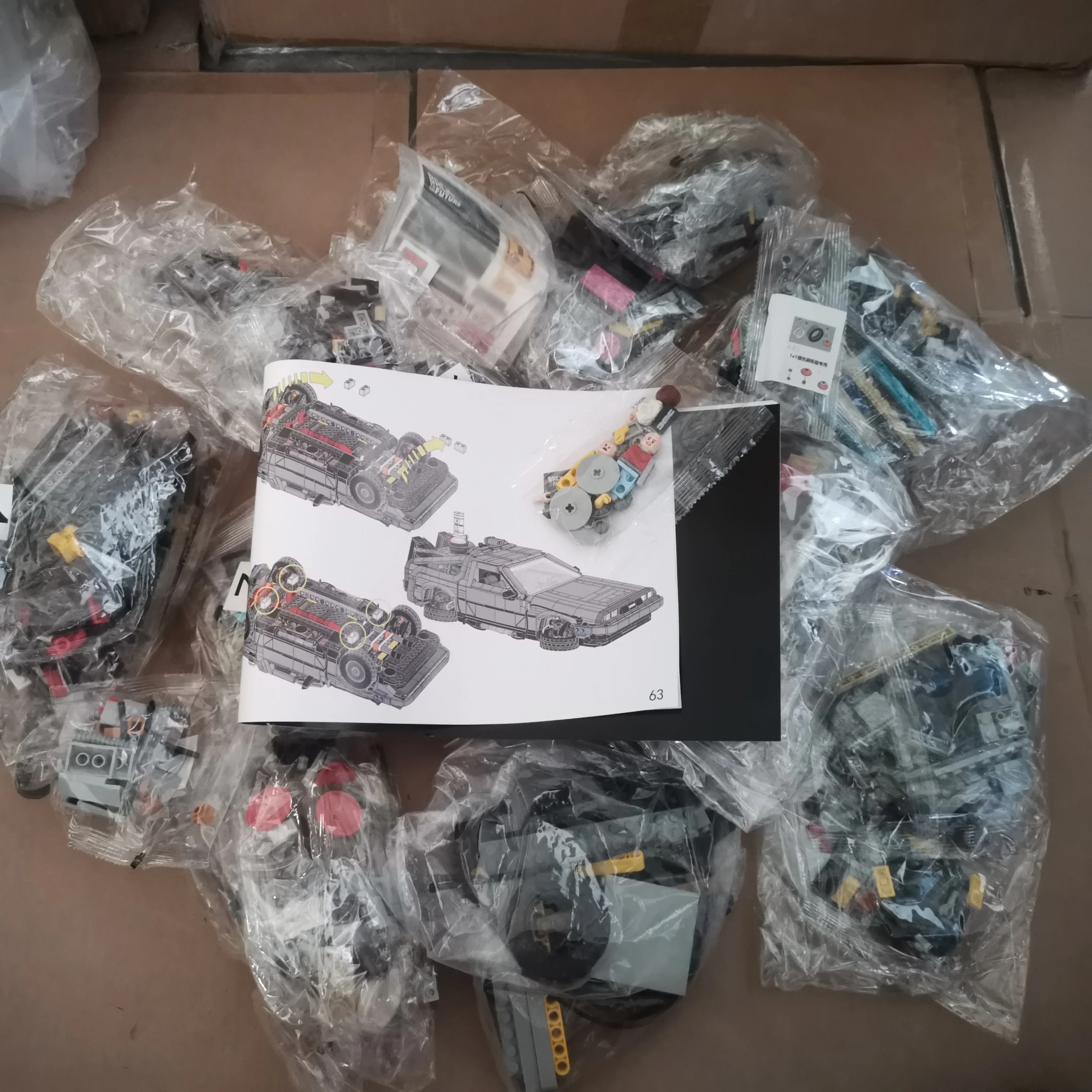 

IN STOCK 1872pcs DeLorean DMC-12 Back to the Future Time Machine 10300 Car Model Assembly Toys Holiday Party Birthday Gifts