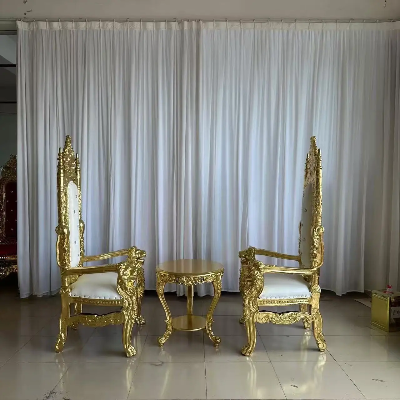 Hot Selling Luxury White Golden Single Sofa High Back Wedding Banquet Classic King Queen Royal Throne Chair