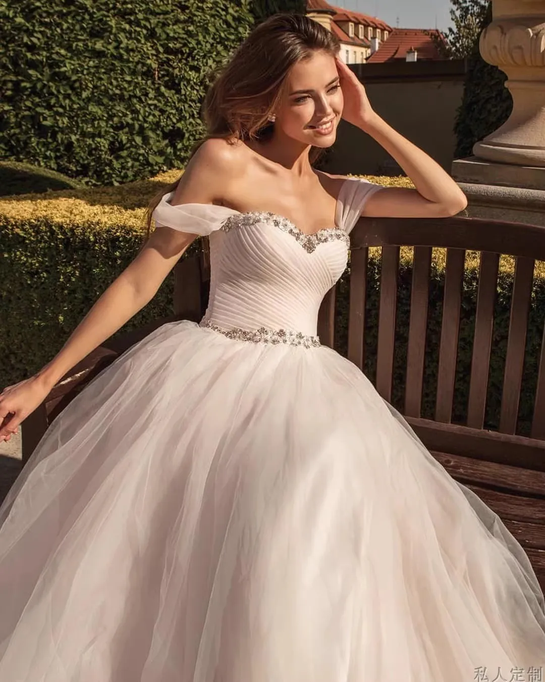 Abiti da sposa in raso taglie forti con spalle scoperte Vestido De Noiva Elegante abito da ballo con cuore dolce perla ​ manica corta