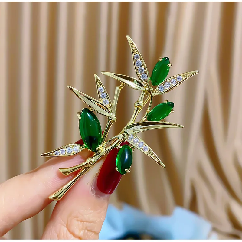 Design Green Crystal Bamboo Leaf Brooches Pins Women Unisex Top Quality Shining Plant Party Office Brooch Pins Gifts