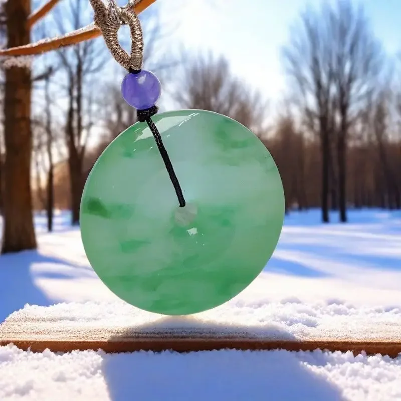 

Мьянма жадеит натуральный высокий лед безопасная пряжка ледяного типа безопасная пряжка высокий ледяной кулон шеи нефрит защита подарок безопасности