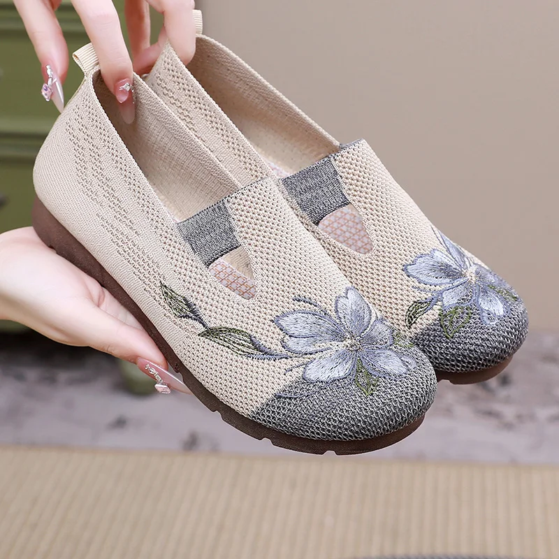 Ladies' summer 2025 breathable soft sole anti-slip mom shoes leisure mesh flat embroidered shoes image 3