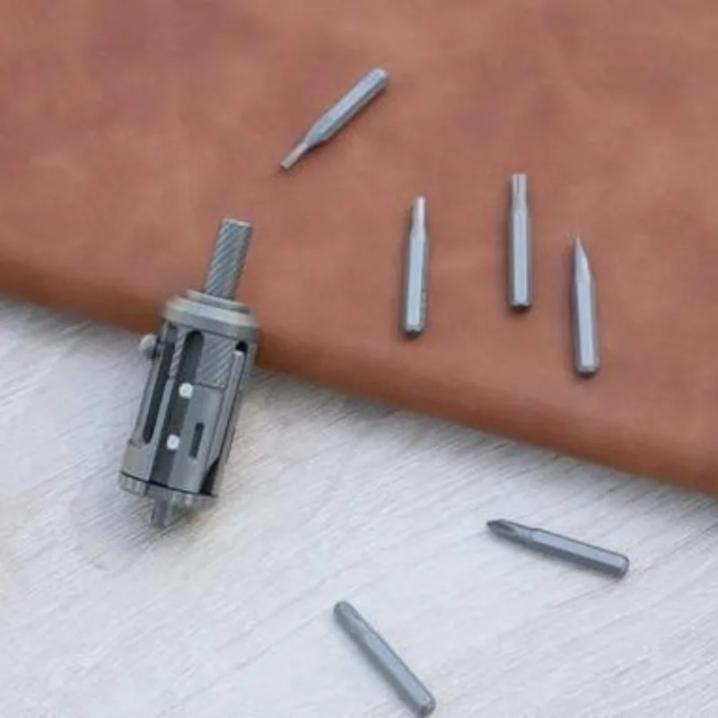 Portable Keychain EDC Multi Tool Outdoor Multifunctional Combination Pocket Utility Tool