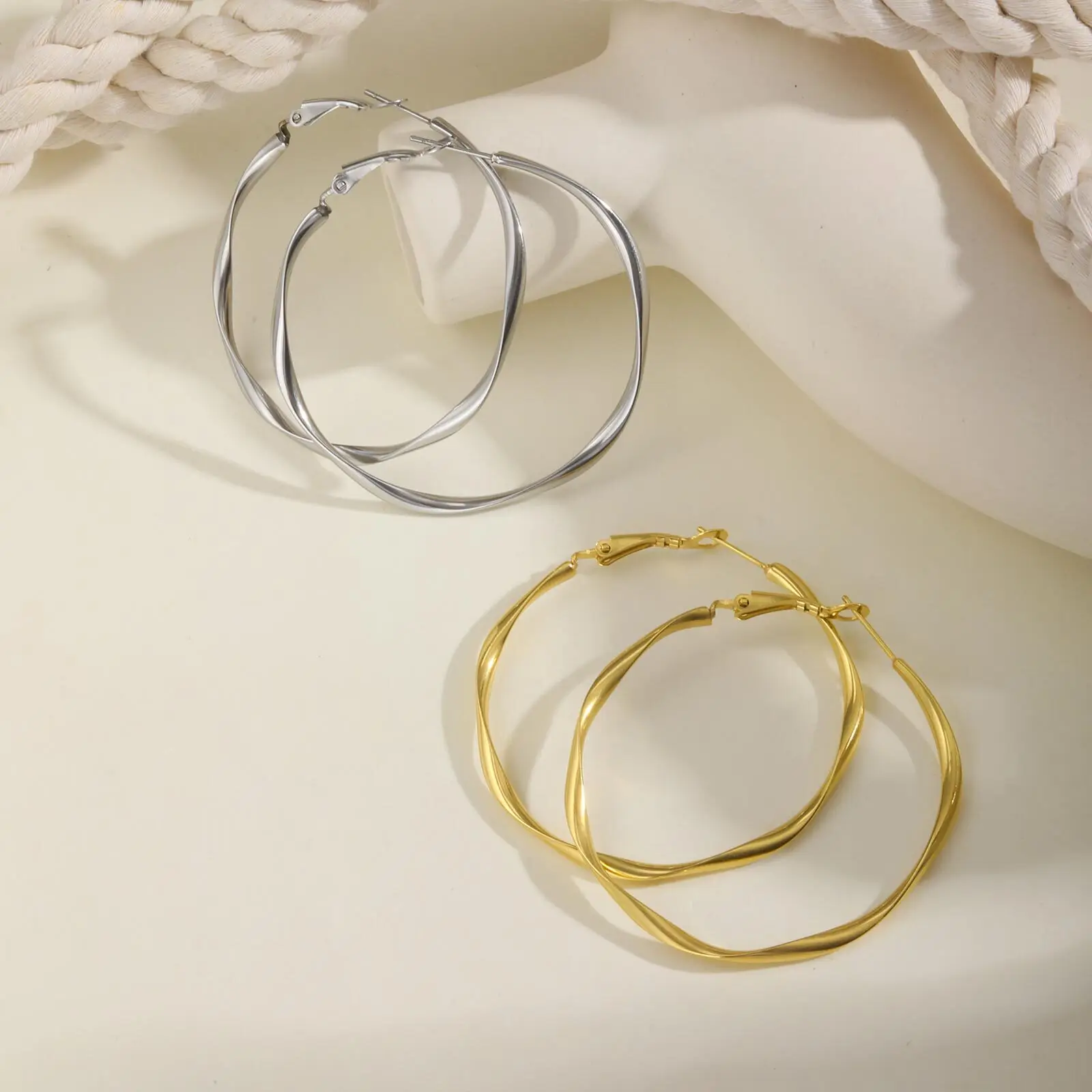 Prjewel Edelstahl Twist Circle Damen Ohrringe Click-Top Mobius Hoop Hies Ohrring Anlaufen und nickelfrei Muttertagsgeschenk – Detail 1