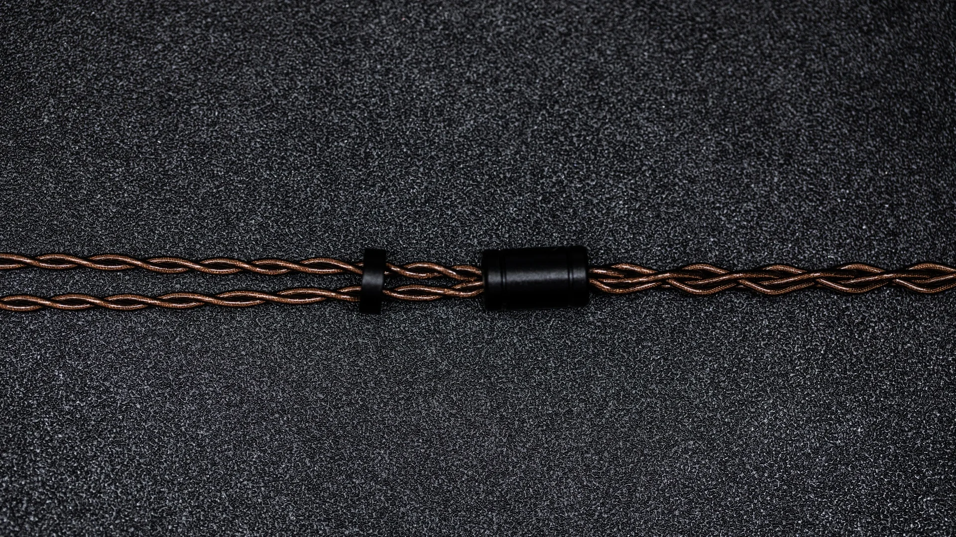 ZiiGaat Z-01 IEM-Kabel, 4-adrig, aus Einkristall-Kupferdraht mit hochwertigem, abnehmbarem 0,78-mm-2-Pin-Anschluss – Detail 2