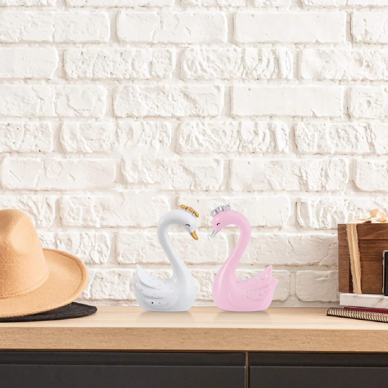 

3Pcs Resin Swan Adornment Elegant Cake Decor Desktop Craft Swan Decoration Car Interior Adornment Cake Decoration