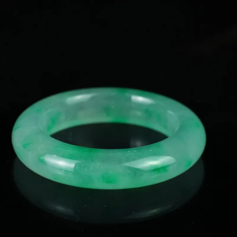 

New Natural High Ice Green Bracelet, Fashionable Versatile and Elegant Jewelry