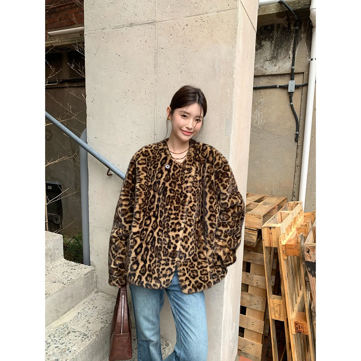 Fuzzy Leopard Print Jacket Women Friendly Warm Round Neck Winter Women\'s Fur Coat