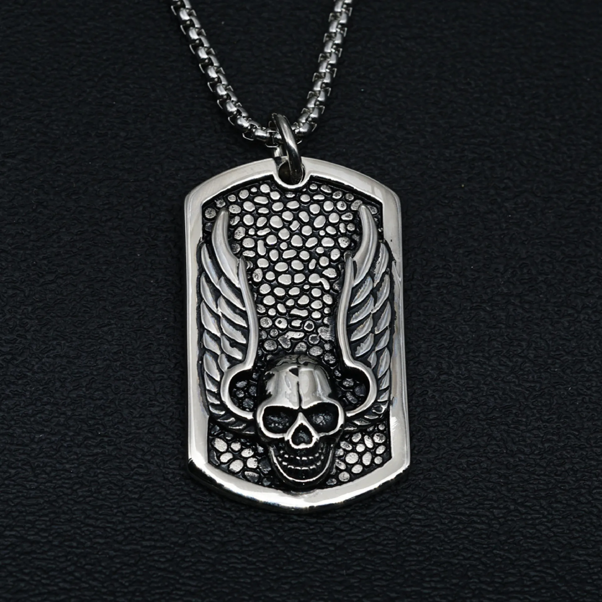 

Megin D Stainless Steel Titanium Fly Wing Skull Badge Pendant Collar Chains Necklace for Men Women Couple Gift Jewelry Hip Hop