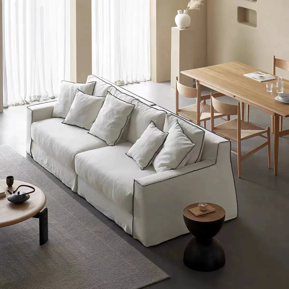 Canapé simple médiéval pour trois personnes, complexe crème, salon, petit appartement, loft, appartement