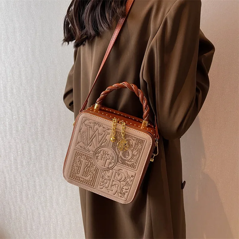 

Women's Fashion Small Square Crossbody Bag Hand-held Embroidered Box Bag Niche Design Popular Accessory for Ladies