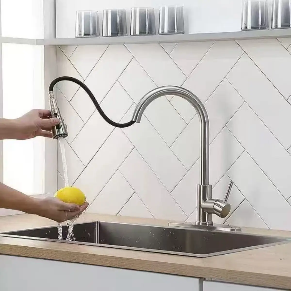 Stainless Steel Kitchen Faucet Single Hole Pull out Spout Kitchen Sink Mixer Faucet Flow Spray Head 360 Swivel Cleaning Faucet