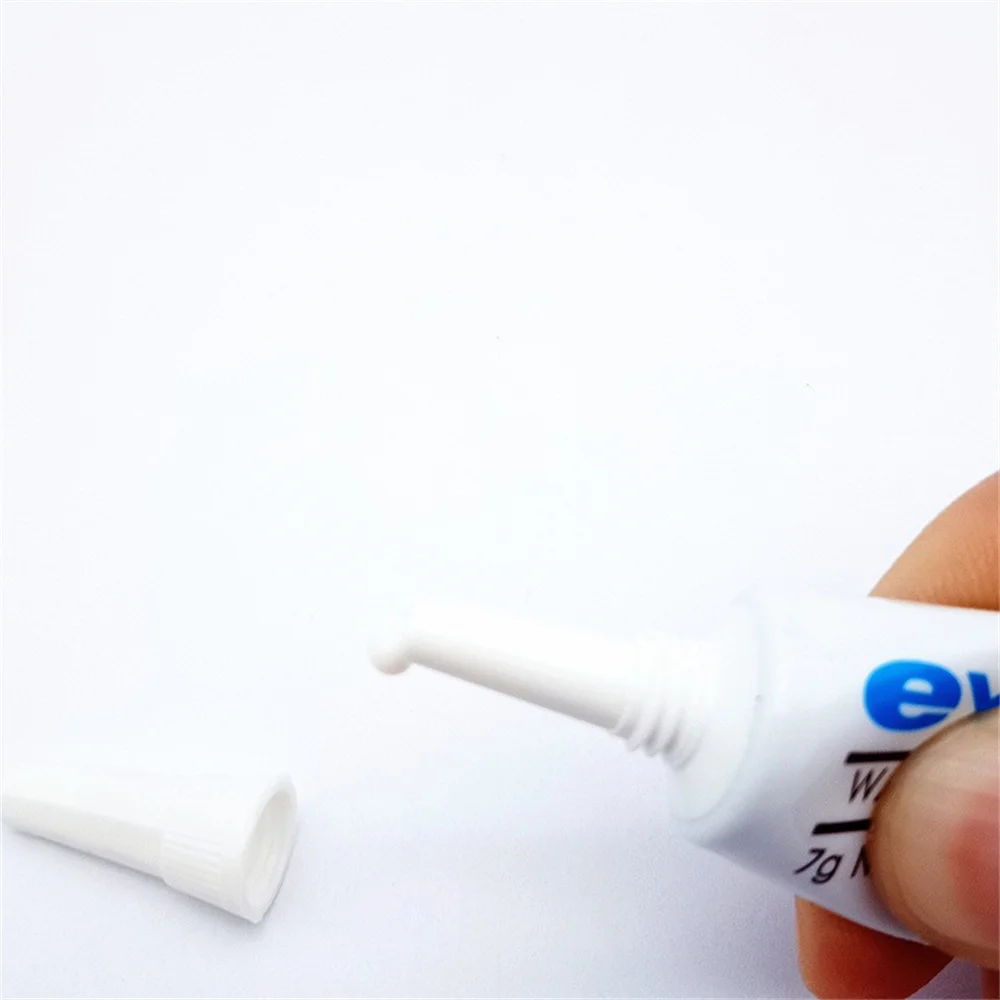 Professional False Eyelash Glue Fast Drying Not Easy To Fall Off Low Stimulation False Eyelash Adhesive Waterproof Eyelash Tool