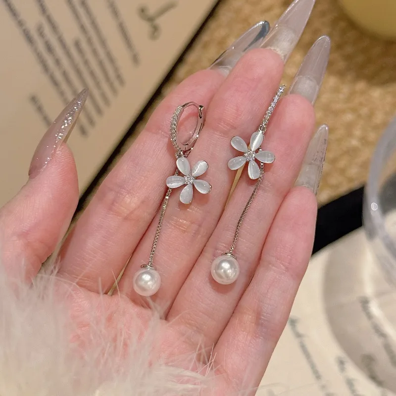 

Flower Ear Buckle Long Pearl Fringed Earrings Korean Version Light Luxury High-end Earrings Exquisite Temperament Earrings