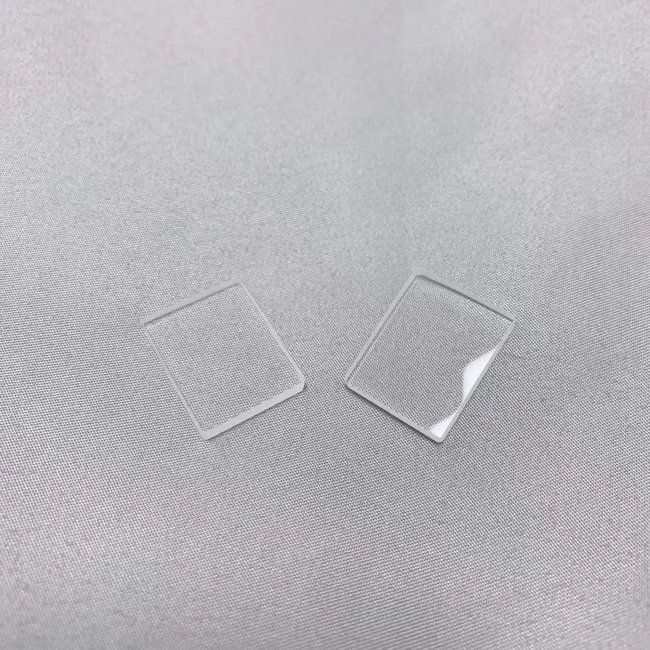 Bộ 5 Thạch Anh Và 8 Chiếc HB590 Có Cùng Kích Thước 17.5X22.2X3Mm 5 Miếng Kích Thước 31X30X2Mm 590nm IR Qua Bộ Lọc