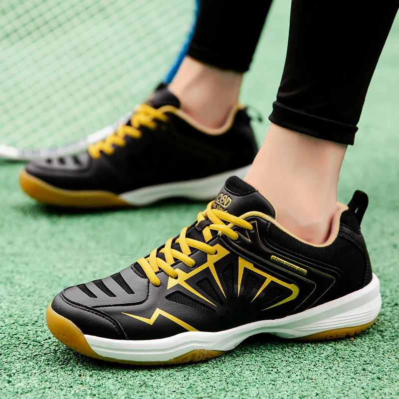 Nuevos zapatos de bádminton para hombres y mujeres, zapatillas de tenis de lujo para parejas, talla 35-44, ropa de bádminton ligera, zapatos de voleibol