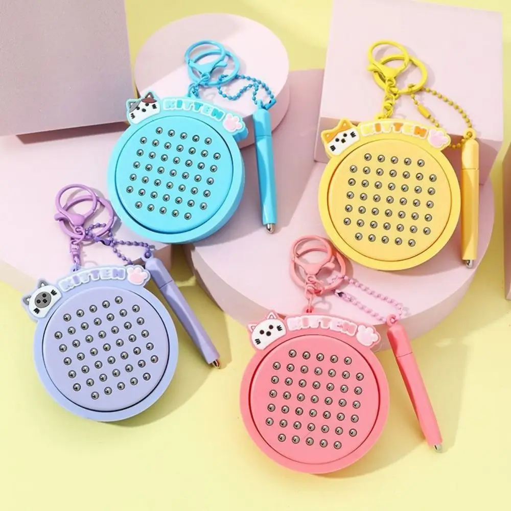 Portachiavi con tavolo da disegno magnetico per gattino Giocattolo rilassante Mini portachiavi divertente fai-da-te con penna magnetica Ciondolo gatto cartone animato prescolare
