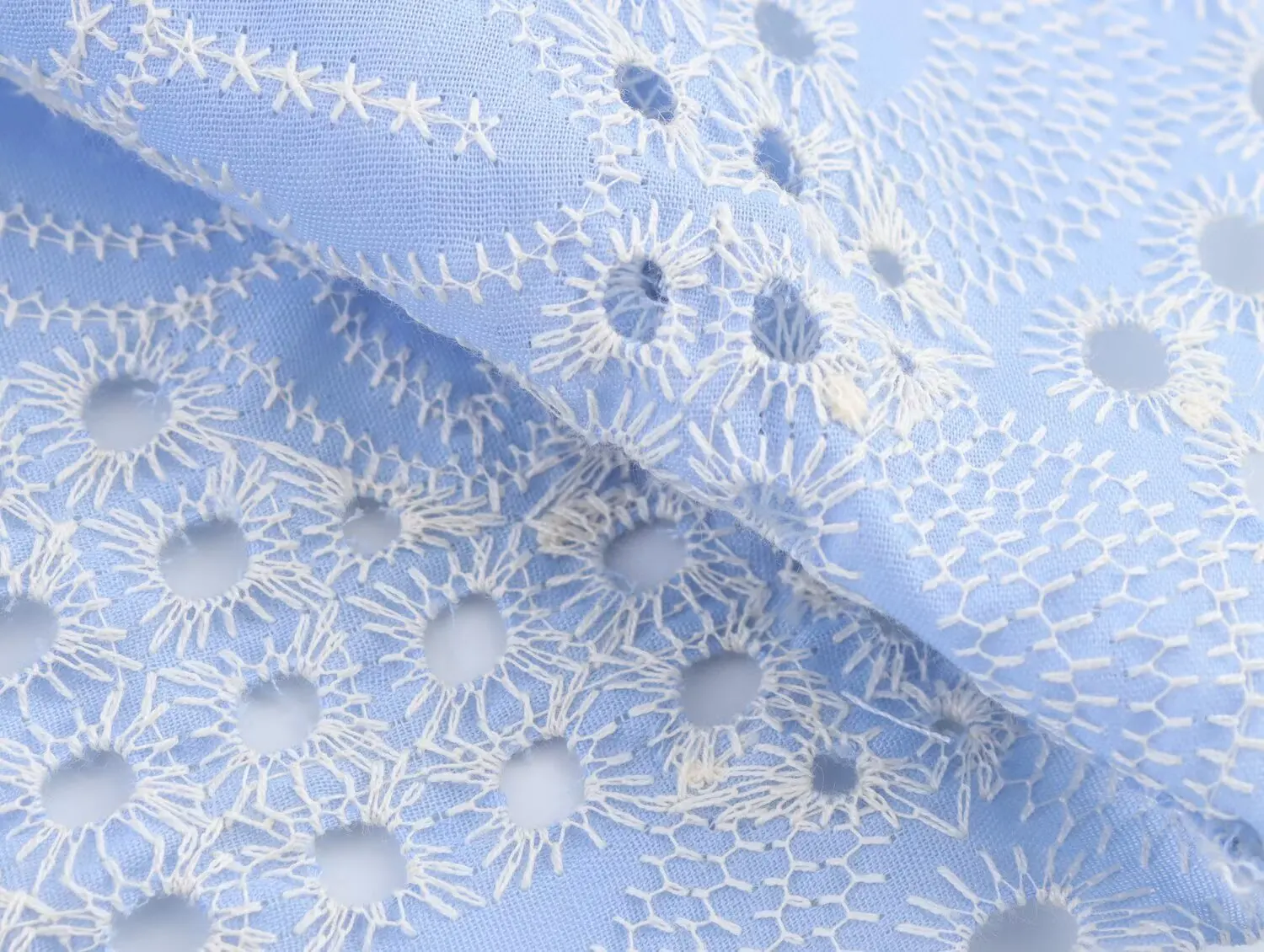 2025 Abito estivo senza maniche con bretelle da donna Abito blu con ricamo cavo grande altalena Abiti da spiaggia Casual Boho Holiday Abito lungo