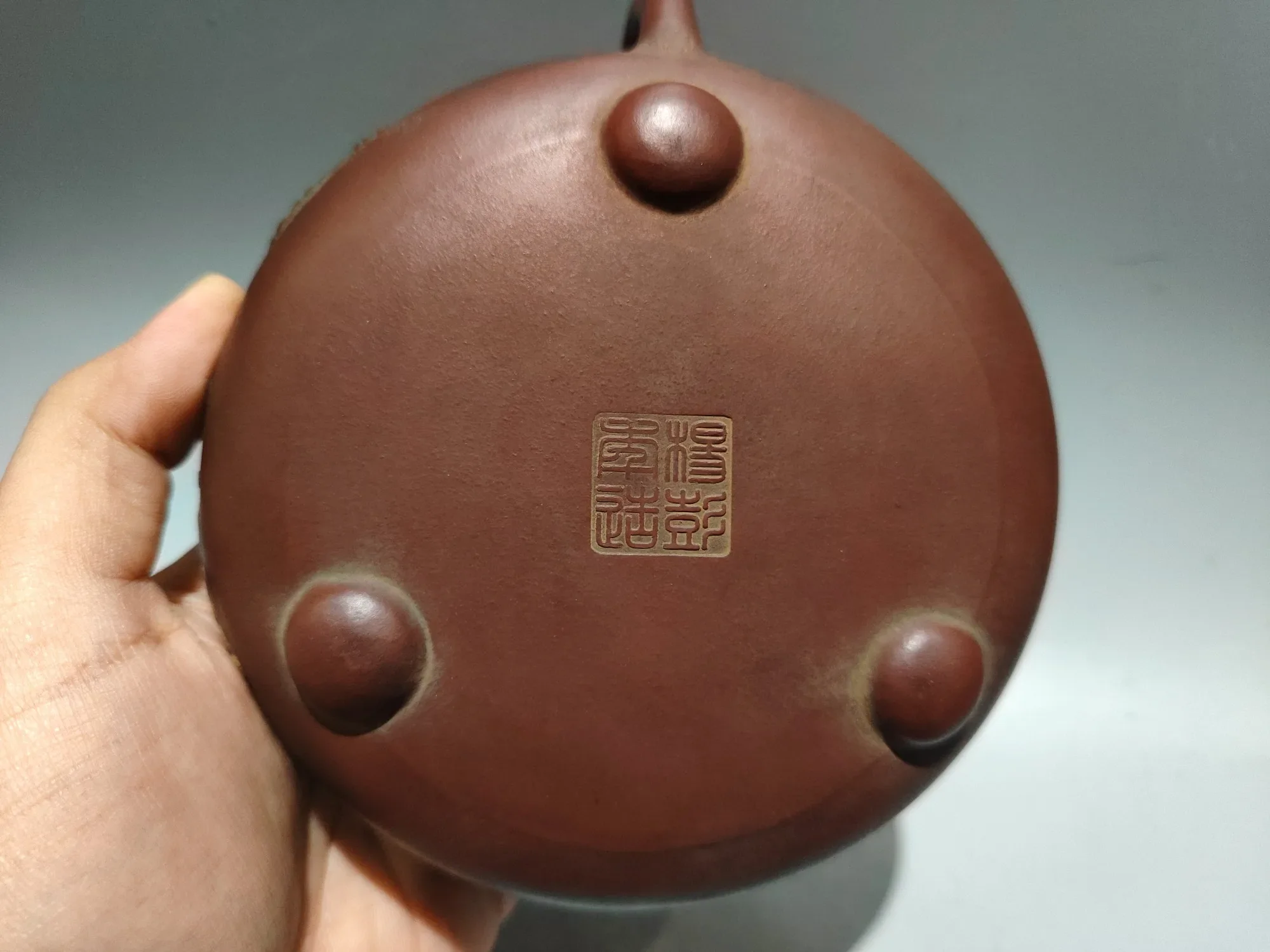 Old Xizang Folk Collection Yixing Purple clay pot Pottery Relief Dragon Spitting water Pot Kettle Teapot FlagonGather fortune