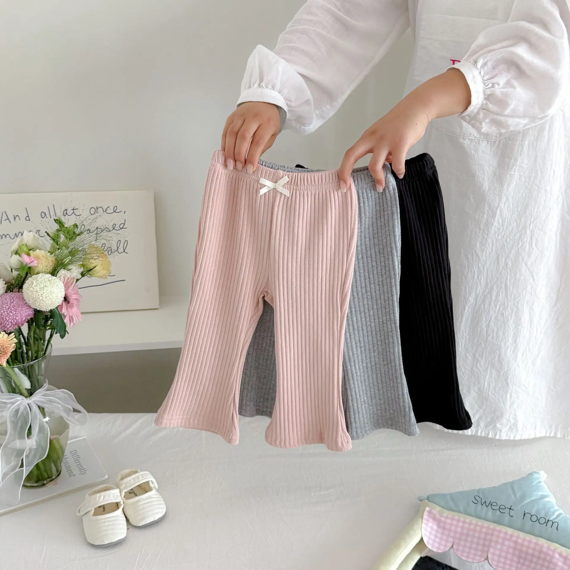 2026 Autumn New Baby Girl Sweet Bow Leggings Cotton Girls Ribbed Leggings Infant Solid Flared Trousers Toddler Clothes
