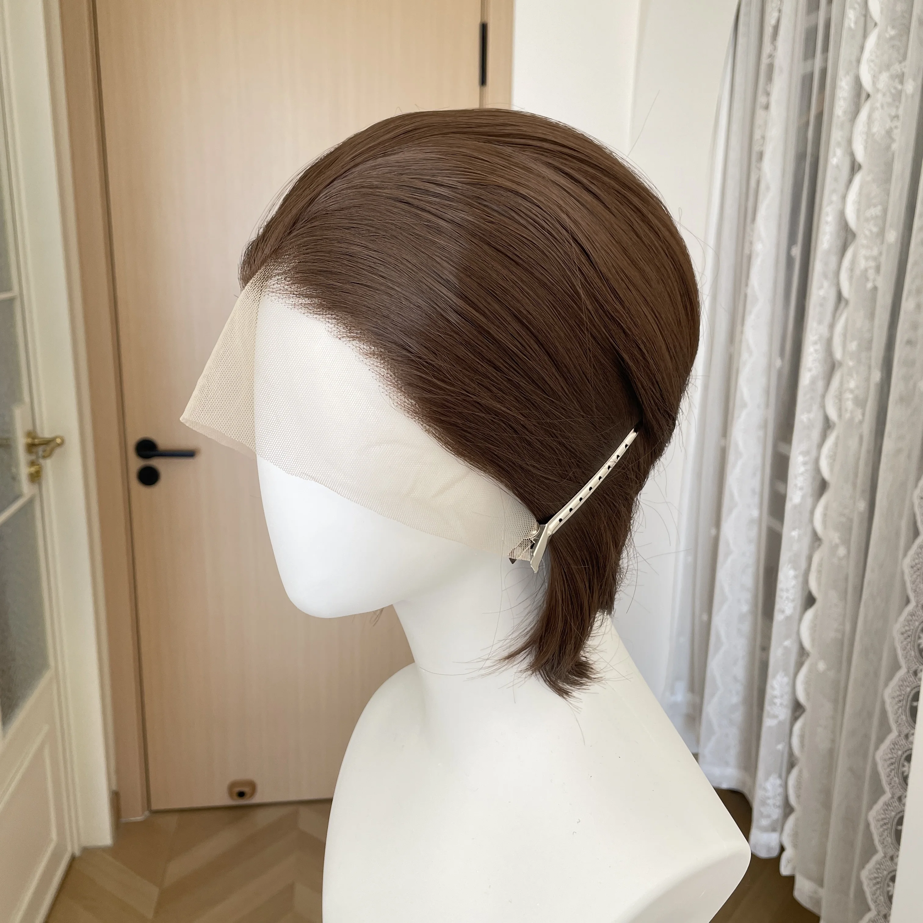ライトブラウンのショートボブカット合成レースフロントウィッグ（男性用コスプレウィッグ、女性用ナチュラルヘアライングルーレス13x4レースフロントウィッグ）
