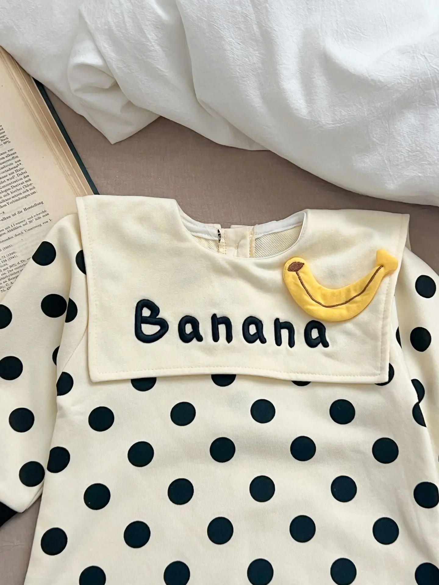 2024 spring new 0-2 year old baby clothes Spring and autumn full moon baby banana polka dot onesie men and women Baoha clothing