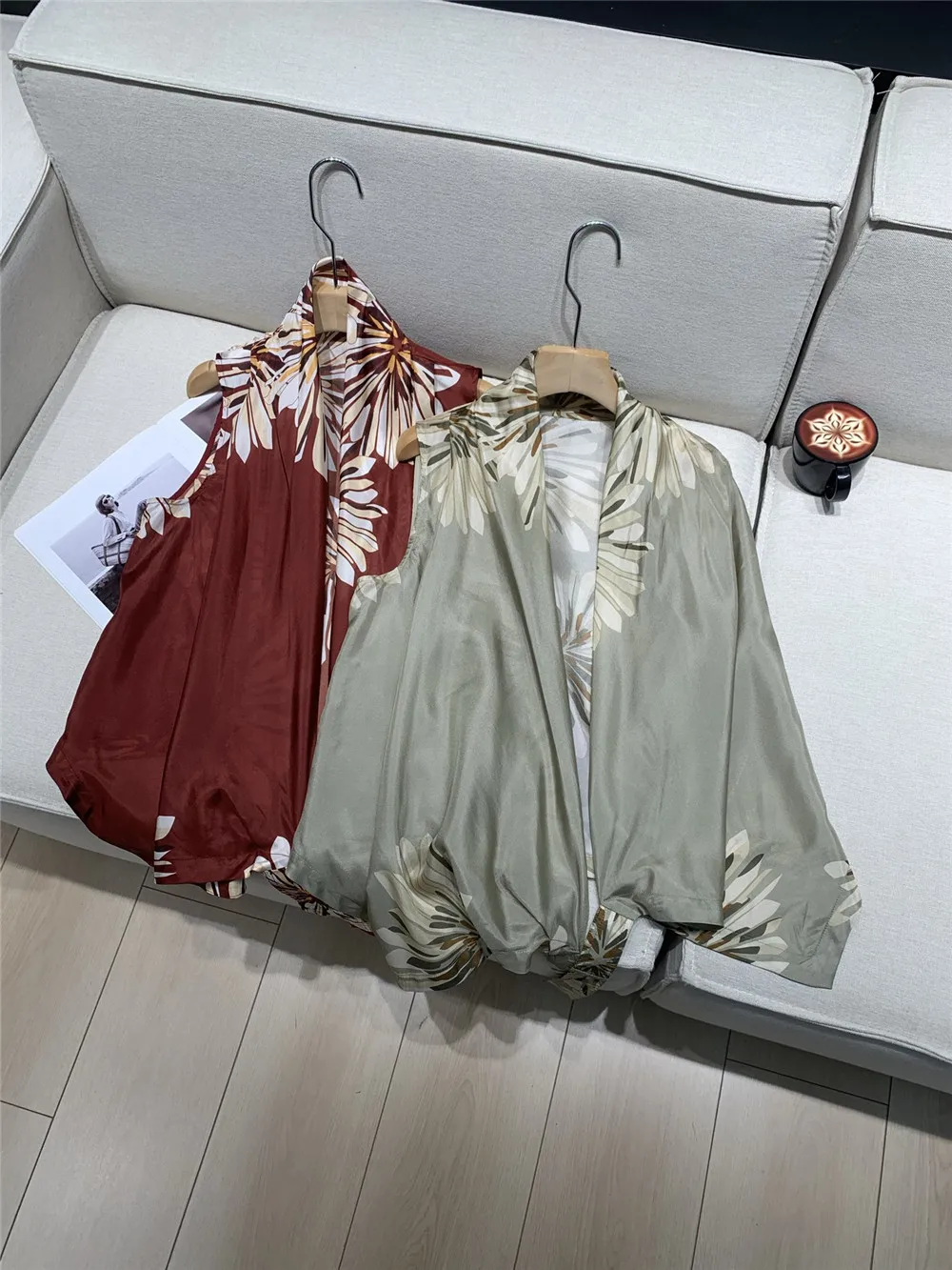 Ladies Silk Printed Tank Top V-Neck Asymmetrical Hem Sleeveless Vest Temperament Elegant