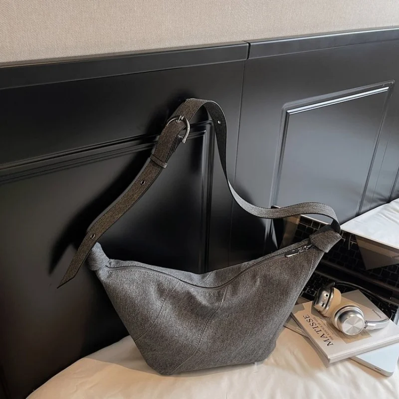 حقيبة كروس نسائية جلدية مصممة شهيرة ماركة فاخرة عصرية وأنيقة وتفاصيل حقيبة يومية عتيقة #4