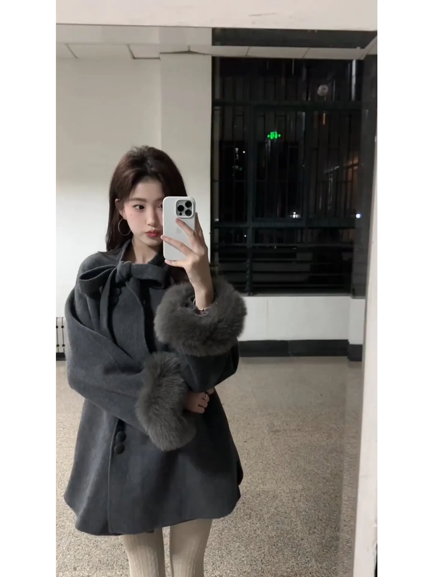 

Пальто Rich Miss Autumn с поясом-завязкой, меховым воротником и вставками, в корейском стиле, прямого кроя, из полиэстера, на флисовой подкладке