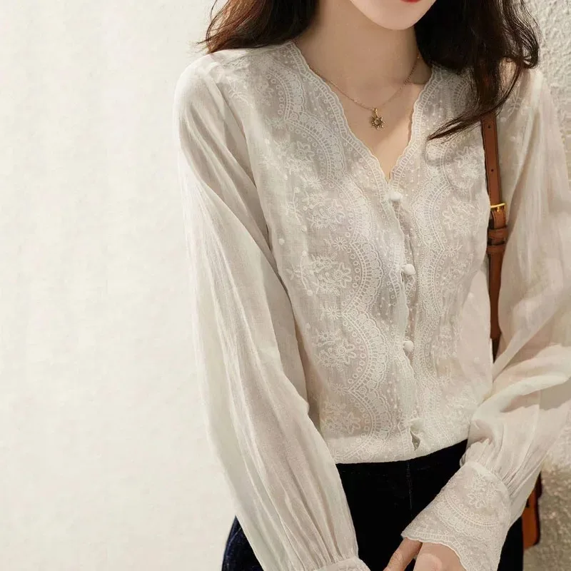 Elegant V-Neck Long Sleeve Linen Blouse Autumn Loose Tops French Style Embroidery Flower Lace Women\'s Shirt Sweet Blusas 16108