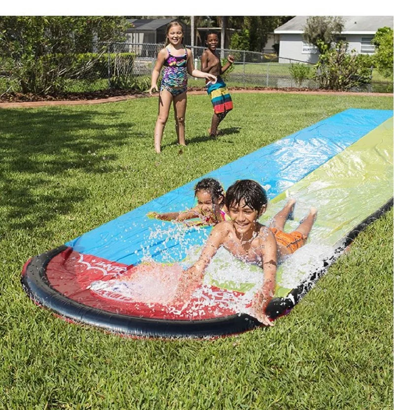 Mainan Air perosotan tiup untuk anak-anak, mainan perosotan air luar ruangan dengan Sprinkler untuk halaman belakang, mainan musim panas