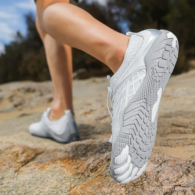 أحذية تتبع نهر بخمسة أصابع على الموضة الشهيرة لعام 2025، أحذية سباحة مضادة للانزلاق وقابلة للتنفس، أحذية يوجا متعددة الوظائف