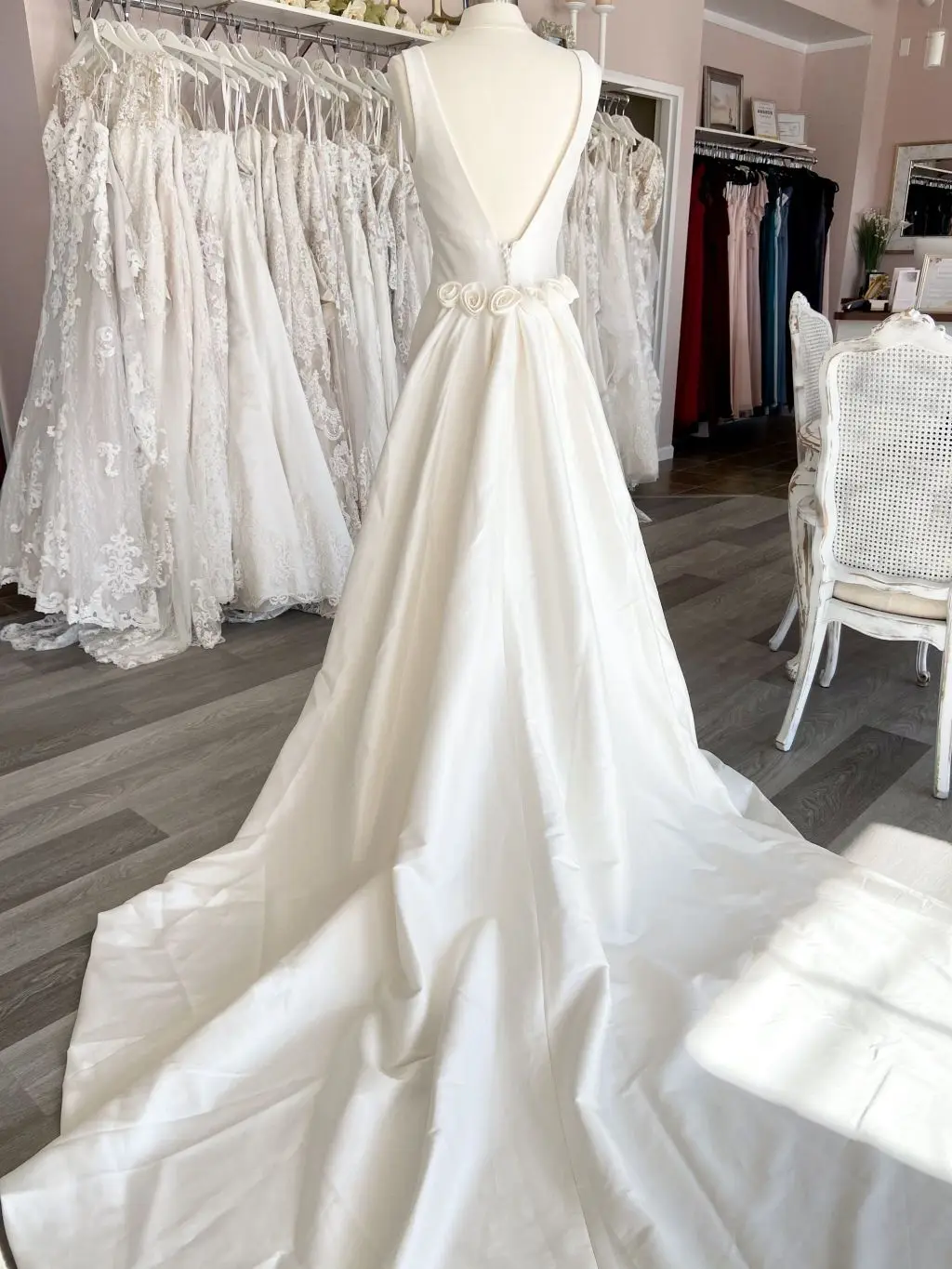 2023 Satin V-neck Flowers Wedding Dress Beach Detachable Train Sleeveless Wedding Gown Mermaid Bohemian Vestidos Civil Bridal