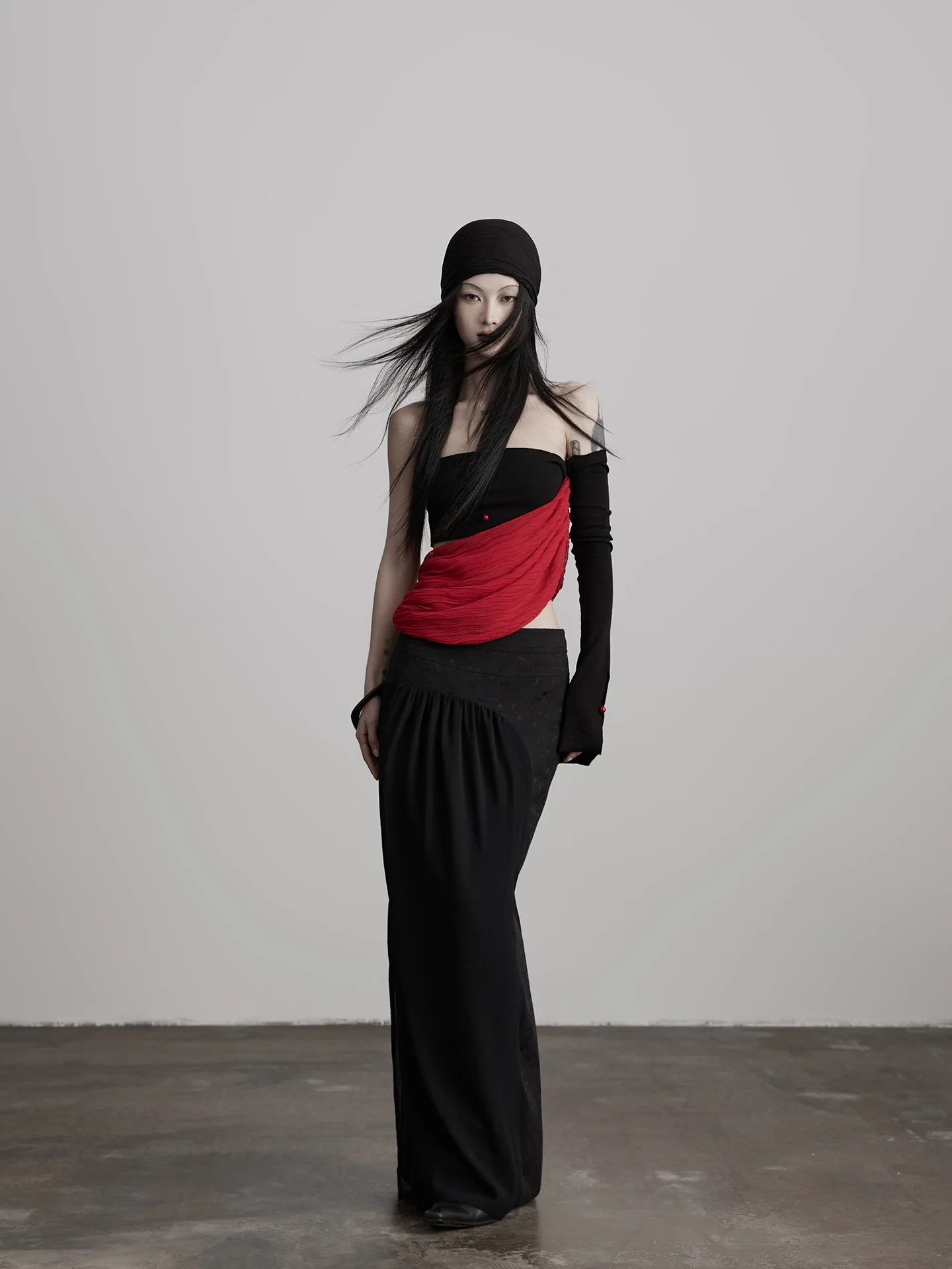 

Женский топ Indue f Sve с эффектом двухслойности, черно-красный, приталенный, оригинальный дизайн, укороченный, летний, модный