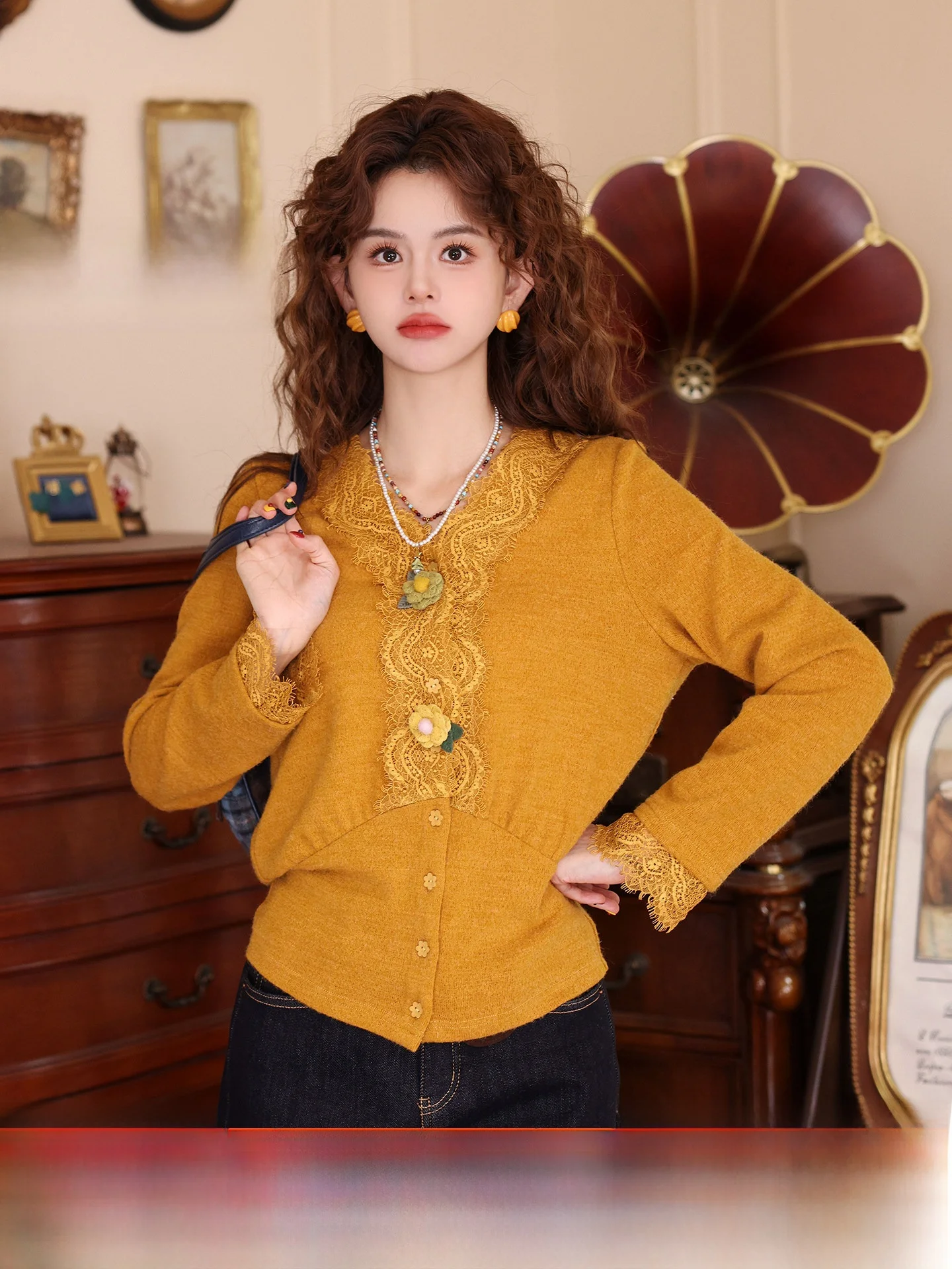 

Jiacheli Vintage V-ne Thiened Long Sve irt Women's Design Sense Splicing Inner Wear Top Warm Straight Cut Lace Details