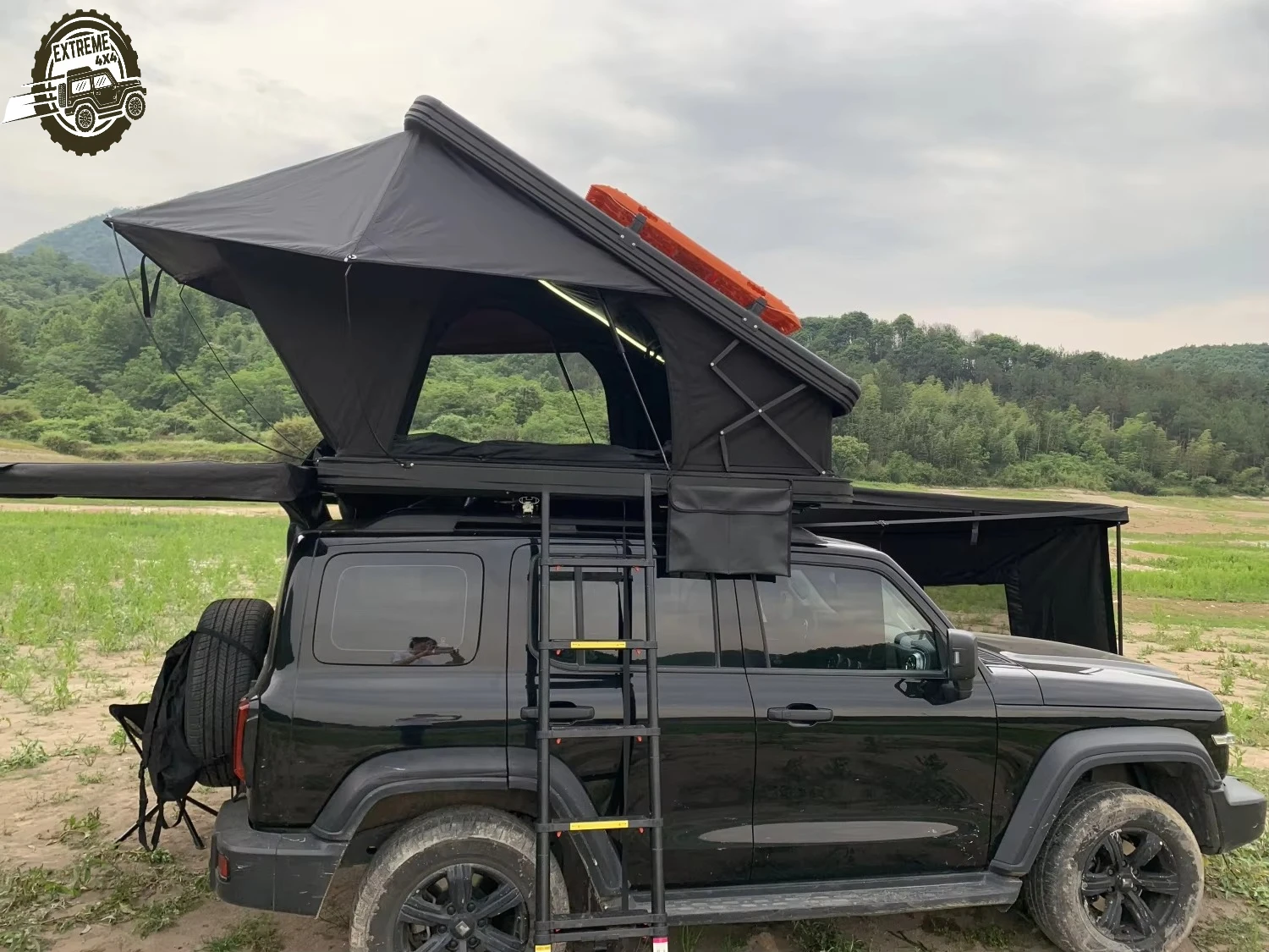

Remaco Overland Touring OEM 4x4 4WD F150 Large 4 Person XL X Hinge Hardtop Rooftop Tent With Skylight Roof Top Tent Hard Shell